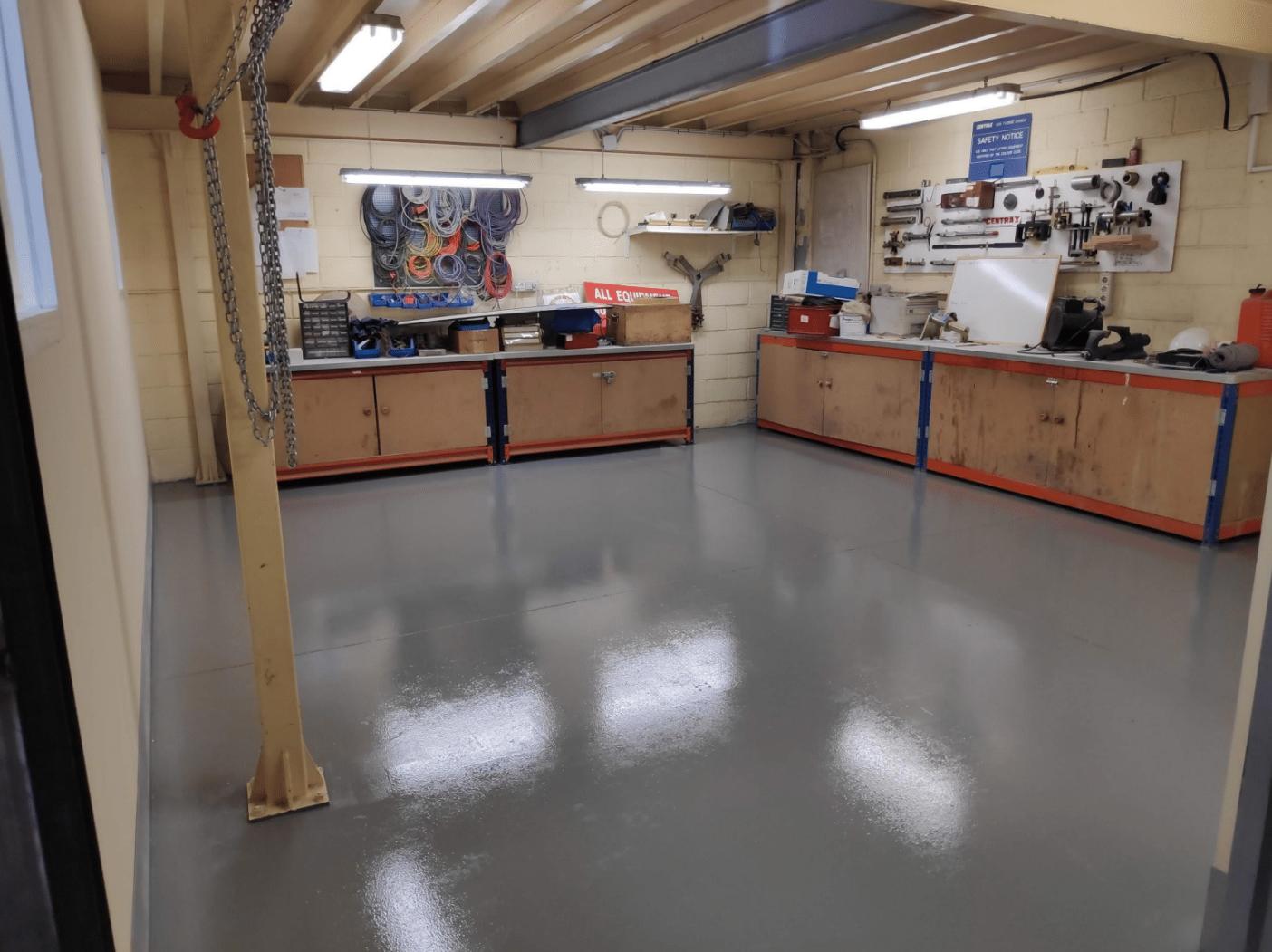 Espacio de trabajo después de aplicar pintura industrial, Álvarez Pintores Castellón