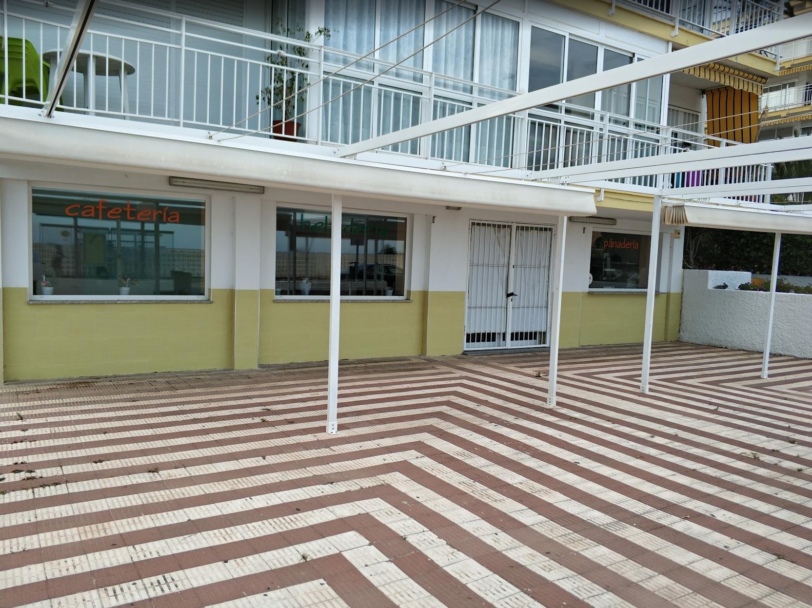 Zona comercial antes de aplicar pintura industrial Álvarez Pintores Castellón Zona comercial antes de aplicar pintura industrial Álvarez Pintores Castellón