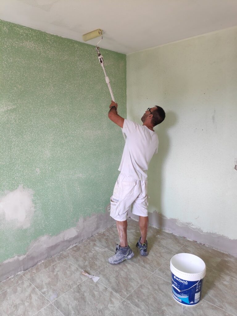 Pintar una oficina en Castellón antes de vender o alquilar: aumenta el valor del inmueble