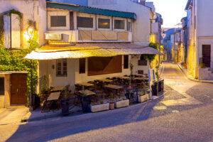 Pintar un restaurante en Castellón: colores que abren el apetito y facilitan la limpieza