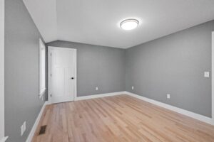 Pintar una habitación con techos altos: trucos para aprovechar la altura