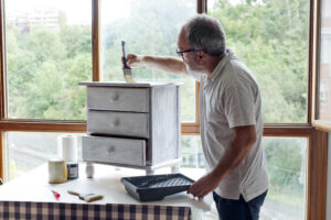Pintar muebles viejos para darles una segunda vida en casa