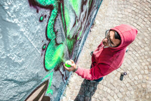 Cómo proteger la fachada de tu comunidad de los grafitis en Castellón