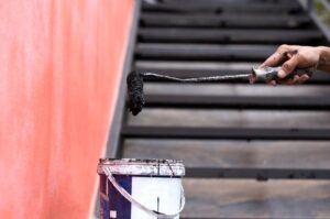Cómo pintar la escalera de una comunidad sin molestar a los vecinos