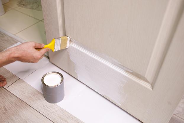 pintar puertas marcos y rodapiés